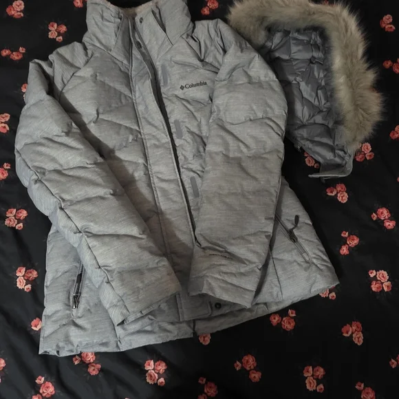 Columbia Women's Gray Puffer Jacket with Faux Fur Hood - Picture 2 of 7